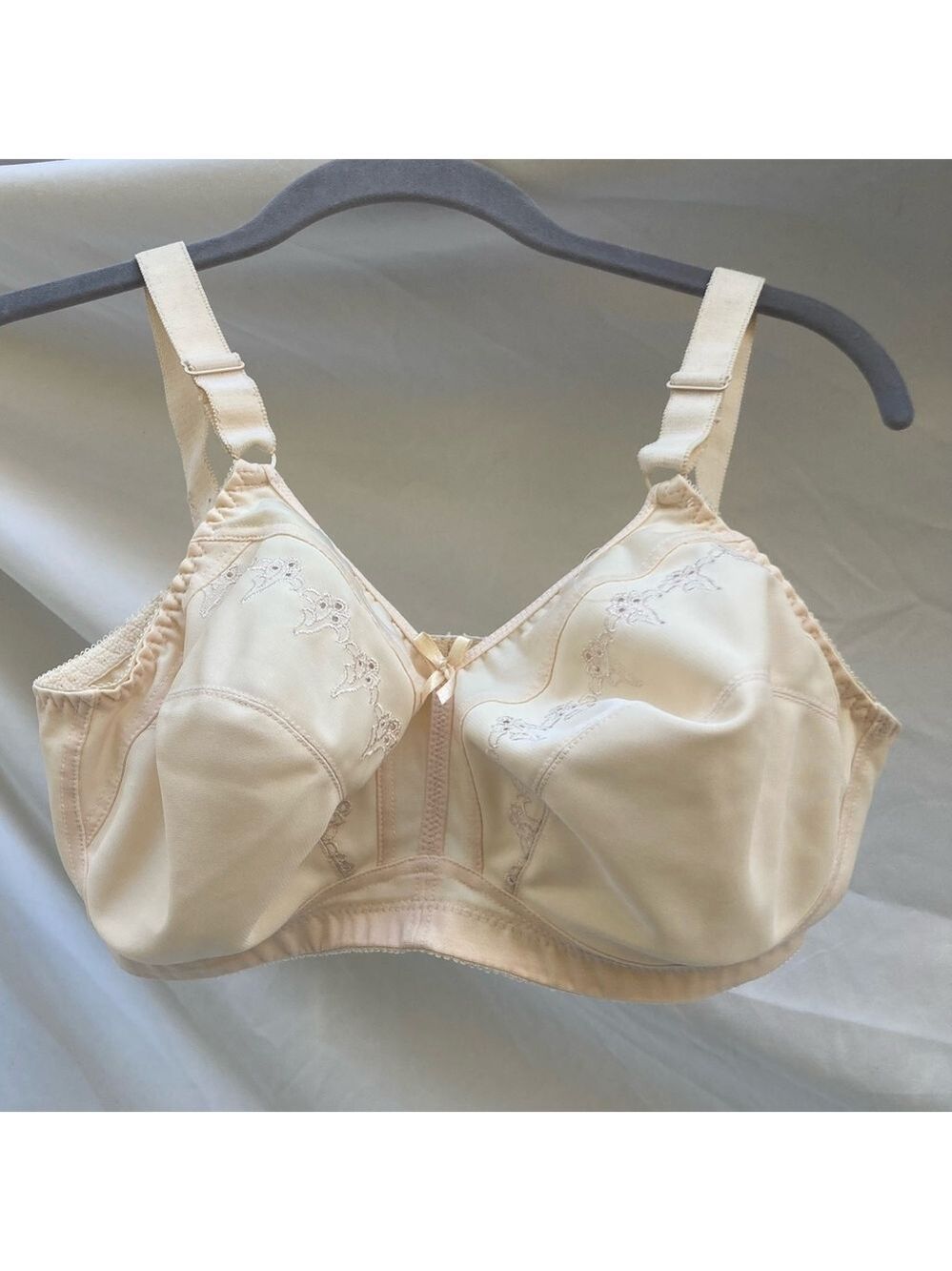 Bali nude wireless bra, size 38D